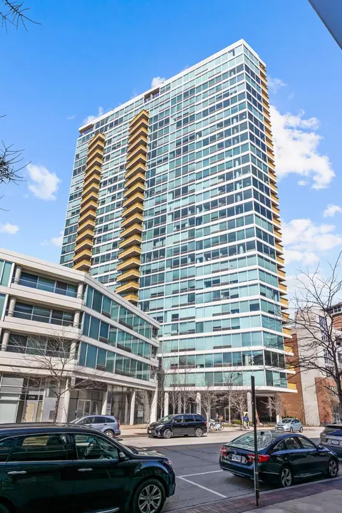 1720 Maple Ave #410, Evanston, IL 60201