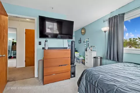 Bedroom - 107 W Jeffery Ave, Wheeling, IL 60090 photo 4 of 5