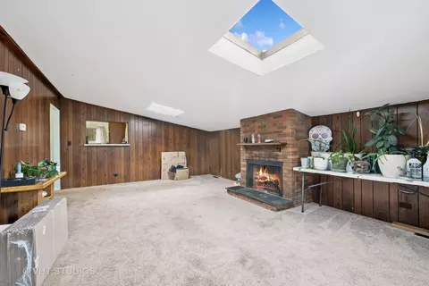 Living - 107 W Jeffery Ave, Wheeling, IL 60090 photo 3 of 4