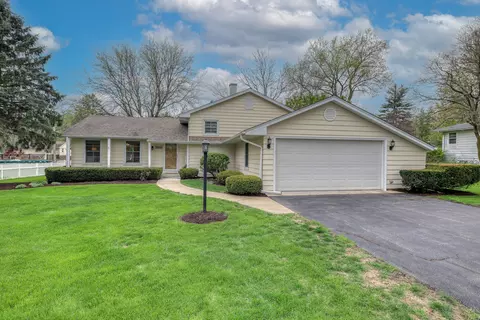 3 S444 Shagbark Ln, Glen Ellyn, IL 60137