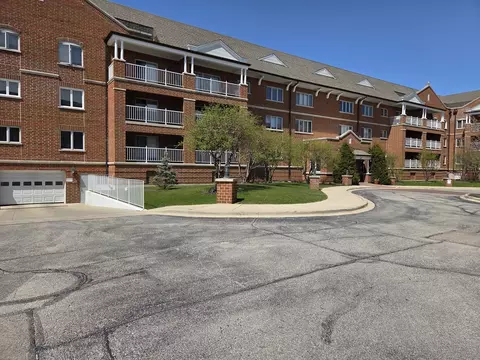 400 S Northwest Hwy #209B, Park Ridge, IL 60068