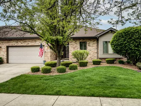 165 Fairfield Dr #35B, New Lenox, IL 60451