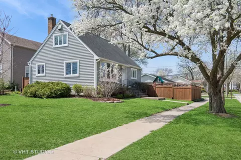 21 Elm St, Villa Park, IL 60181