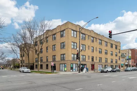 2958 W Montrose Ave #2, Chicago, IL 60618