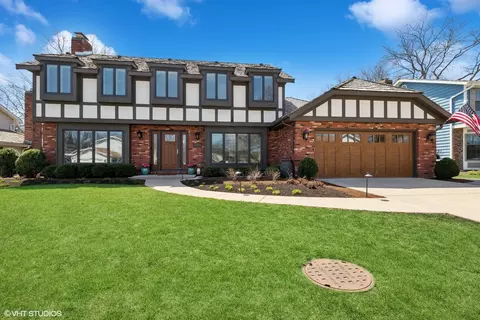 1181 Furlong Dr, Libertyville, IL 60048