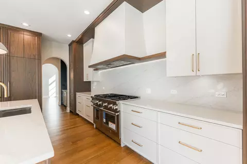 Kitchen - 274 E Crescent Ave, Elmhurst, IL 60126 photo 2 of 2