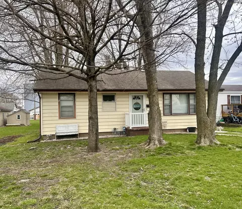 118 N West St, Gibson City, IL 60936