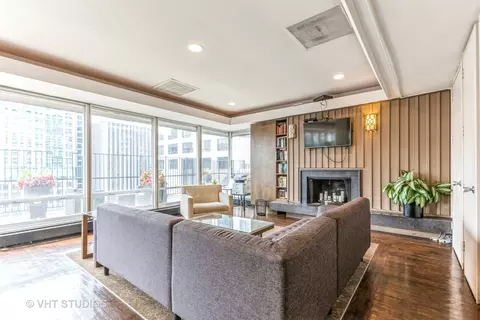 Living - 201 E Chestnut St #11F, Chicago, IL 60611 photo 1 of 1