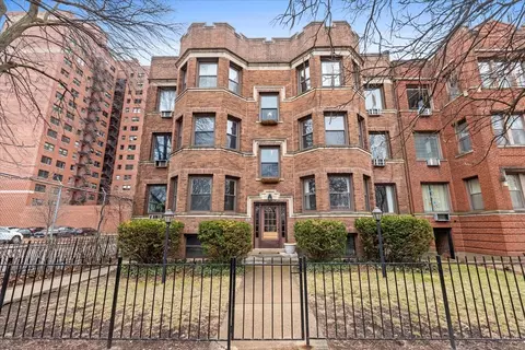 709 W Montrose Ave #2W, Chicago, IL 60613