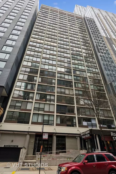 230 E Ontario St #2004, Chicago, IL 60611