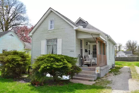 1310 E Washington St, Clinton, IL 61727