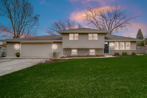 29 W125 Bolles Ave, West Chicago, IL 60185