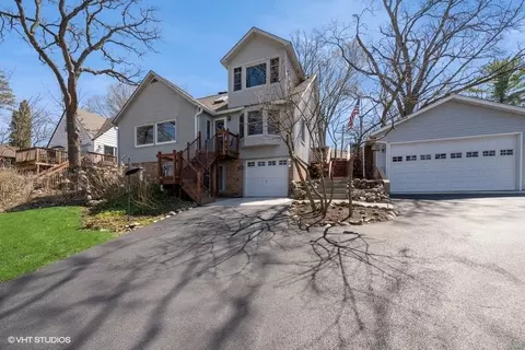 3224 E Lake Shore Dr, Wonder Lake, IL 60097