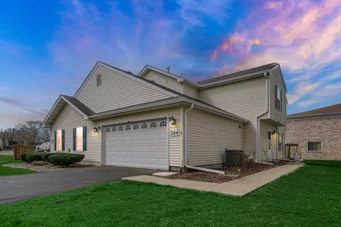 244 Blackhawk Dr, Westmont, IL 60559