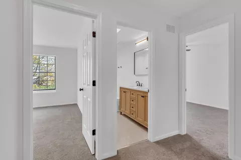 Entry Way - 4511 Opal Dr, Hoffman Estates, IL 60192 photo 2 of 2