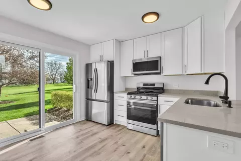 Kitchen - 4511 Opal Dr, Hoffman Estates, IL 60192 photo 2 of 2
