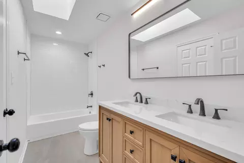 Bath - 4511 Opal Dr, Hoffman Estates, IL 60192 photo 1 of 3
