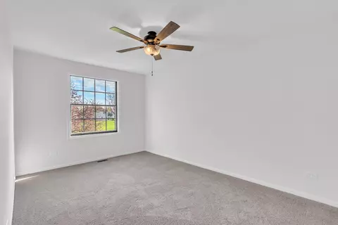 Bedroom - 4511 Opal Dr, Hoffman Estates, IL 60192 photo 3 of 6