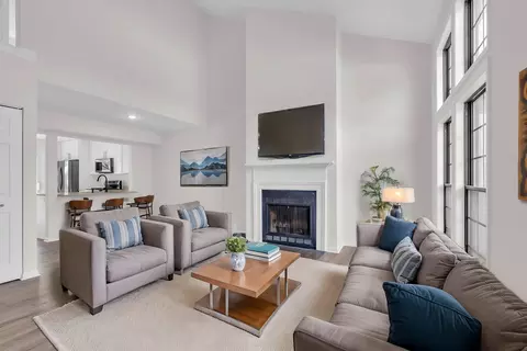 Living - 4511 Opal Dr, Hoffman Estates, IL 60192 photo 1 of 5