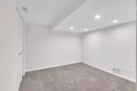 Bedroom - 4511 Opal Dr, Hoffman Estates, IL 60192 photo 6 of 6
