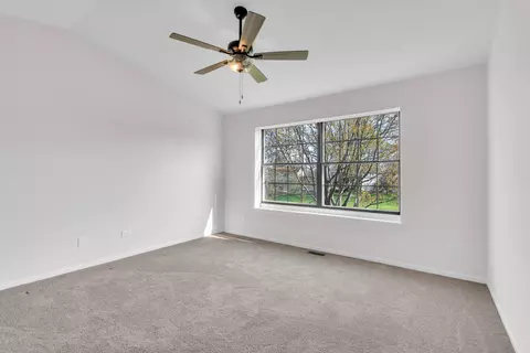 Bedroom - 4511 Opal Dr, Hoffman Estates, IL 60192 photo 2 of 6