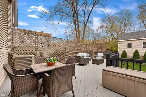 711 Custer Ave, Evanston, IL 60202 photo 3