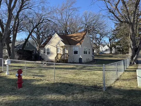 800 Tomahawk Trl, Round Lake Heights, IL 60073