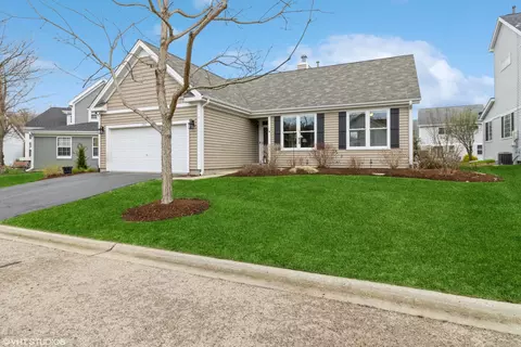 741 Norwich Ct, Crystal Lake, IL 60012