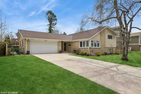 611 S George St, Mount Prospect, IL 60056