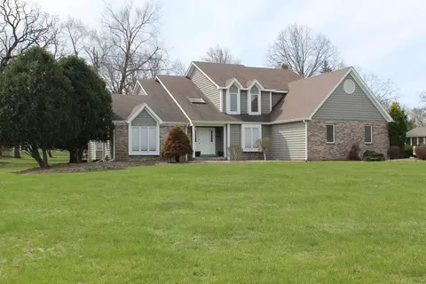 671 Old Westbury Rd, Crystal Lake, IL 60012