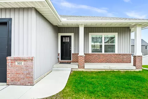 Exterior - 505 Raef Rd, Downs, IL 61736 photo 2 of 7