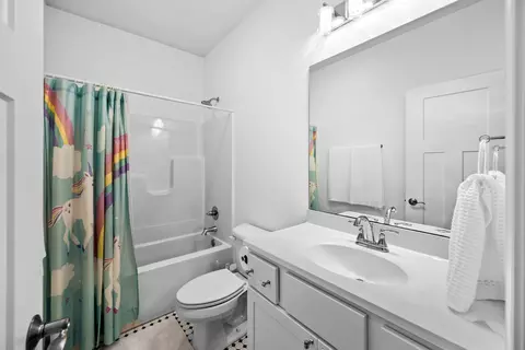 Bath - 505 Raef Rd, Downs, IL 61736 photo 1 of 5