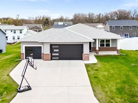 Exterior - 505 Raef Rd, Downs, IL 61736 photo 6 of 7