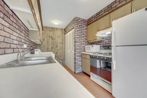 Kitchen - 1691 Valley Forge Ct #A, Wheaton, IL 60189 photo 1 of 3