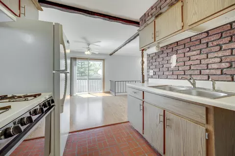 Kitchen - 1691 Valley Forge Ct #A, Wheaton, IL 60189 photo 2 of 3