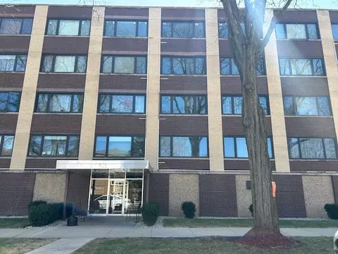 5915 W Gunnison St #2F, Chicago, IL 60630