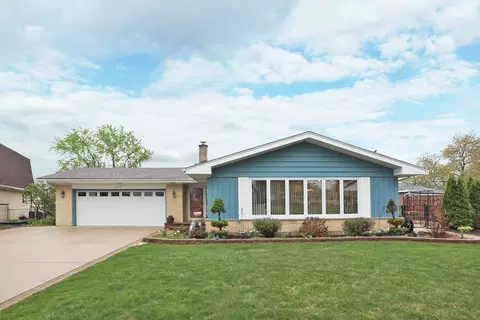 609 Berkshire Ct, Schaumburg, IL 60193