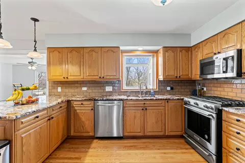 752 Ralph Ct, Wheaton, IL 60187 photo 8