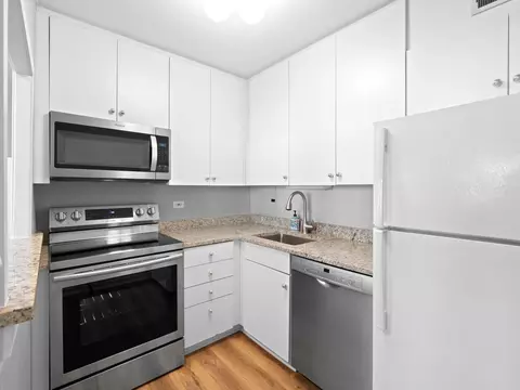 Kitchen - 33 E Cedar St #4H, Chicago, IL 60611 photo 1 of 1