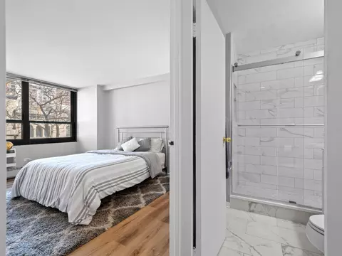 Bedroom - 33 E Cedar St #4H, Chicago, IL 60611 photo 1 of 2