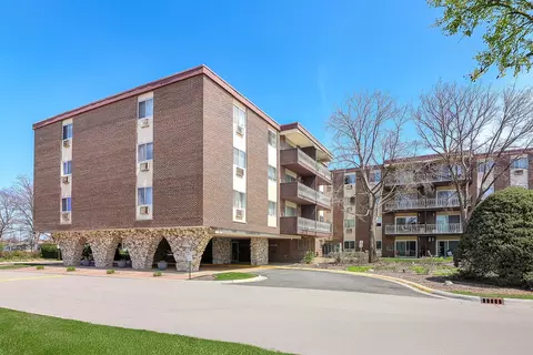 1301 S Finley Rd #404, Lombard, IL 60148