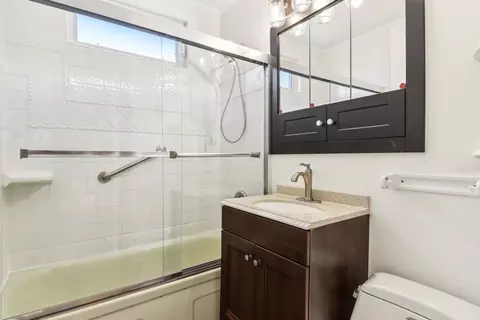 Bath - 757 S Merle Ln, Wheeling, IL 60090 photo 1 of 1