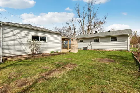 Exterior - 757 S Merle Ln, Wheeling, IL 60090 photo 4 of 4