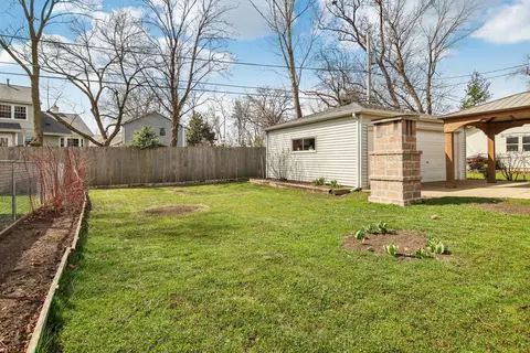 Exterior - 757 S Merle Ln, Wheeling, IL 60090 photo 3 of 4