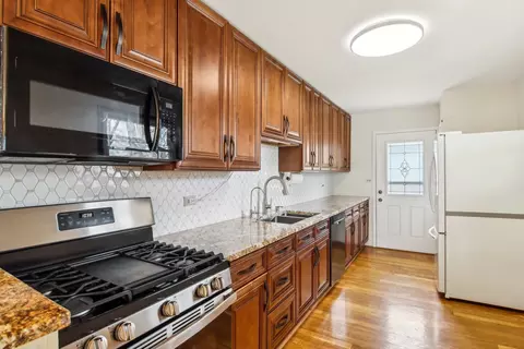 Kitchen - 757 S Merle Ln, Wheeling, IL 60090 photo 1 of 2