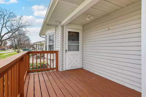 Exterior - 757 S Merle Ln, Wheeling, IL 60090 photo 1 of 4