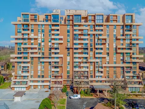 465 W Dominion Dr #1501, Wood Dale, IL 60191