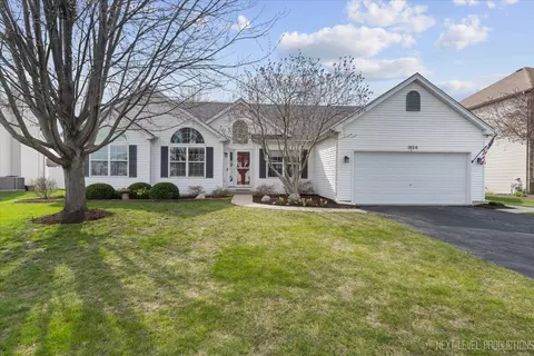 824 Canyon Trl, Yorkville, IL 60560