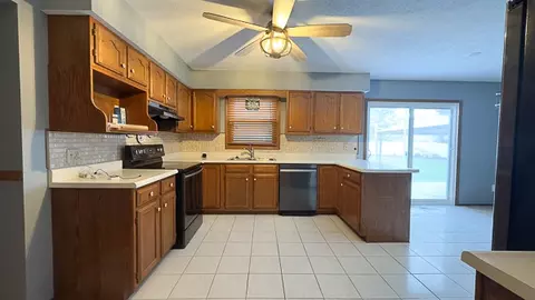 1301 Kenneth Dr, Bloomington, IL 61704 photo 13