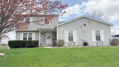 1301 Kenneth Dr, Bloomington, IL 61704 photo 2